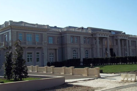 El palacio próximo al Mar Negro. Foto de www.ruleaks.net